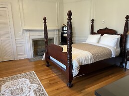 Surrey-Williamson Inn