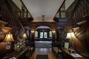 Surrey-Williamson Inn