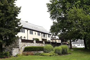 Surrey-Williamson Inn