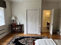 Surrey-Williamson Inn