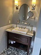 Surrey-Williamson Inn