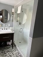 Surrey-Williamson Inn