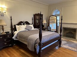 Surrey-Williamson Inn