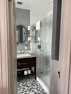 Surrey-Williamson Inn