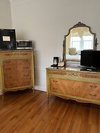 Surrey-Williamson Inn