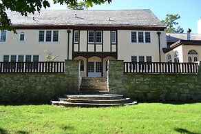 Surrey-Williamson Inn