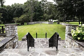 Surrey-Williamson Inn