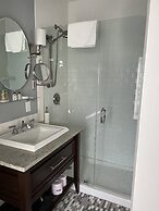 Surrey-Williamson Inn