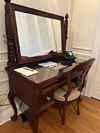 Surrey-Williamson Inn