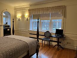 Surrey-Williamson Inn