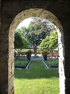 Surrey-Williamson Inn