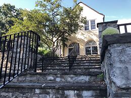 Surrey-Williamson Inn