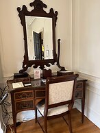 Surrey-Williamson Inn