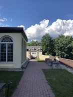 Surrey-Williamson Inn