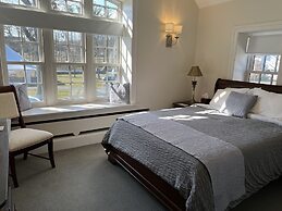 Surrey-Williamson Inn