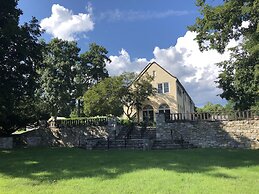 Surrey-Williamson Inn