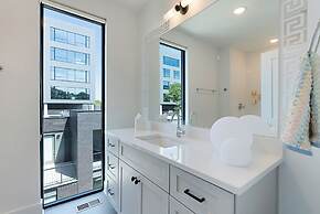 The Grove by AvantStay – Stylish Group Stay with Private Bathrooms