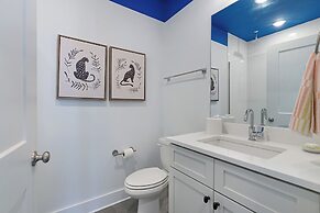 The Grove by AvantStay – Stylish Group Stay with Private Bathrooms