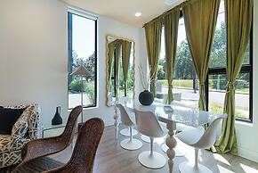 The Grove by AvantStay – Stylish Group Stay with Private Bathrooms