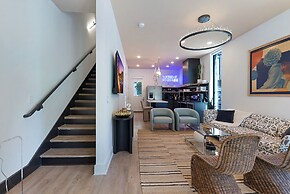 The Grove by AvantStay – Stylish Group Stay with Private Bathrooms