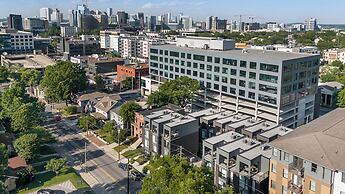 The Grove by AvantStay – Stylish Group Stay with Private Bathrooms