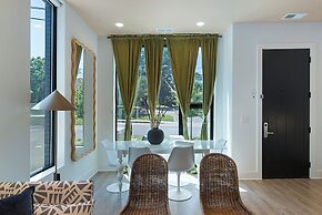 The Grove by AvantStay – Stylish Group Stay with Private Bathrooms