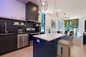 The Grove by AvantStay – Stylish Group Stay with Private Bathrooms