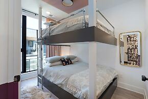 The Grove by AvantStay – Stylish Group Stay with Private Bathrooms