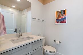 The Grove by AvantStay – Stylish Group Stay with Private Bathrooms