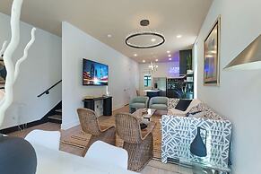 The Grove by AvantStay – Stylish Group Stay with Private Bathrooms