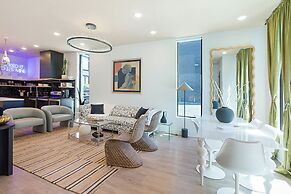 The Grove by AvantStay – Stylish Group Stay with Private Bathrooms