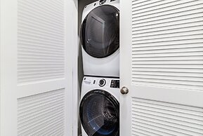 The Grove by AvantStay – Stylish Group Stay with Private Bathrooms