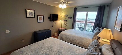 Great Family Condo * EZ Beach Access * SpaceX view (Gulfview II #604) 
