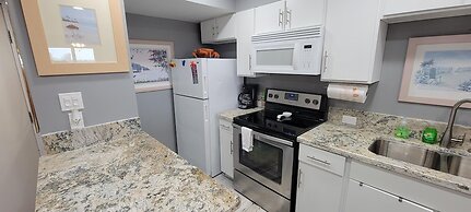 Great Family Condo * EZ Beach Access * SpaceX view (Gulfview II #604) 