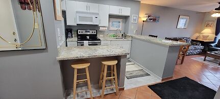 Great Family Condo * EZ Beach Access * SpaceX view (Gulfview II #604) 