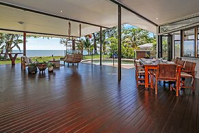 Absolute Beachfront House with Private Pool