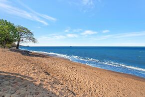 Absolute Beachfront House with Private Pool