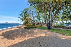 Absolute Beachfront House with Private Pool