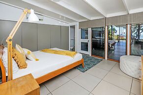 Absolute Beachfront House with Private Pool