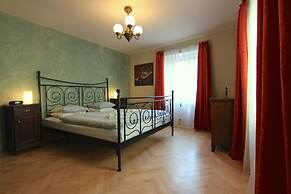 Cosy Rustic 1 Bedroom Apartment in Mala Strana