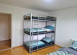 Entire Flat Close to Airport, Train, Center for 7