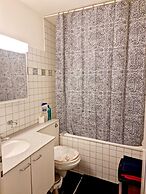 Entire Flat Close to Airport, Train, Center for 7