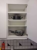 Entire Flat Close to Airport, Train, Center for 7