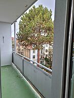 Entire Flat Close to Airport, Train, Center for 7