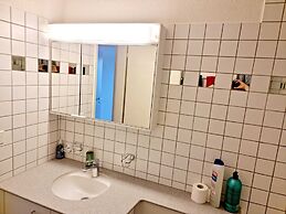 Entire Flat Close to Airport, Train, Center for 7