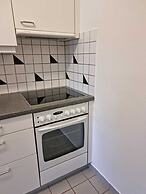 Entire Flat Close to Airport, Train, Center for 7