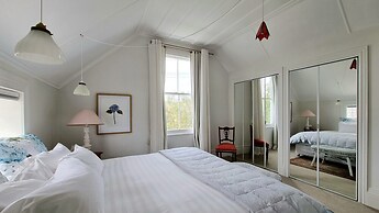 Timeless Heritage Grey Lynn 2BR Beauty