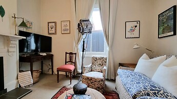 Timeless Heritage Grey Lynn 2BR Beauty