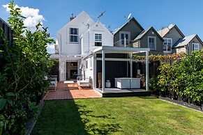 Timeless Heritage Grey Lynn 2BR Beauty