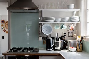 Timeless Heritage Grey Lynn 2BR Beauty